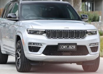 Jeep Grand Cherokee PHEV price slashed by over $30,000 in runout sale