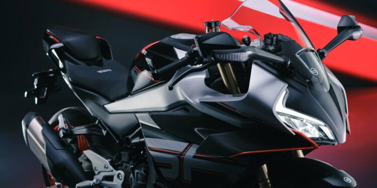 Do Aerodynamic Wings Actually Work On Entry-level Sports Bikes?