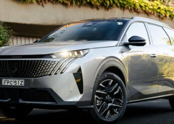 2025 Peugeot 5008 Hybrid: French flair meets family function