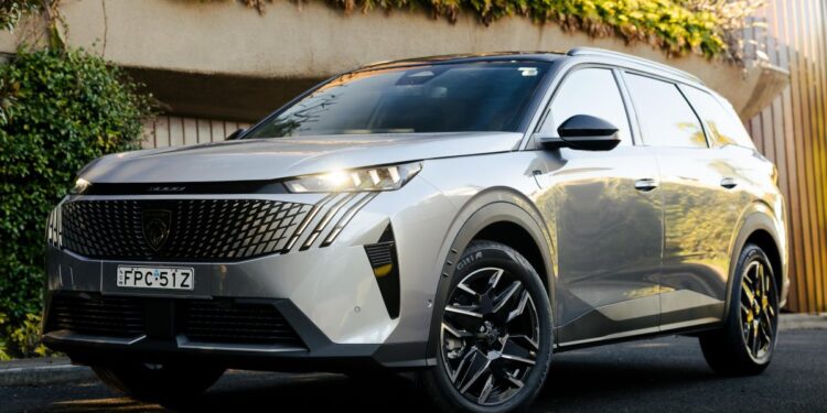 2025 Peugeot 5008 Hybrid: French flair meets family function