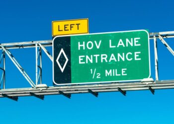 EPA Wants New Rules For EVs Using Carpool Lanes