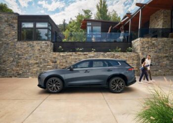 2025 Toyota Crown Signia SUV will replace Venza hybrid