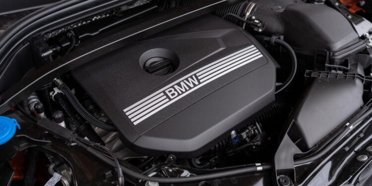 Mercedes-Benz exec denies plan to use BMW engines