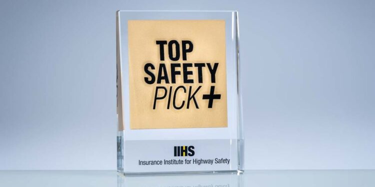 IIHS Wants More Tech to Monitor Risky Behaviors Behind the Wheel