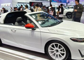 Honda Integra coupe reborn with manual transmission, CR-X-style roof