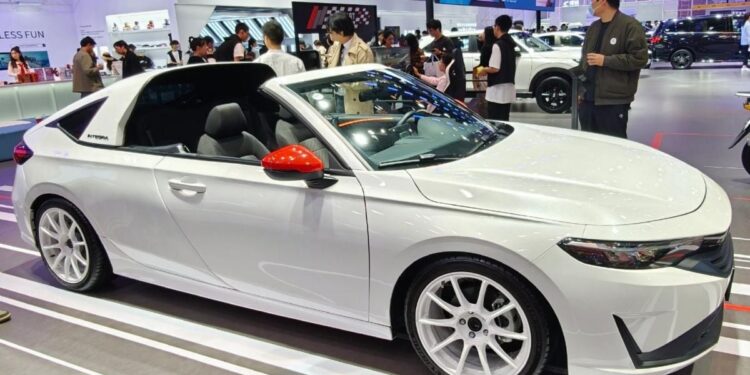Honda Integra coupe reborn with manual transmission, CR-X-style roof