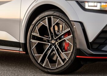 Driving Dystopia: Nightmare Brake Job Illustrates Problems With Modern Auto Maintenance