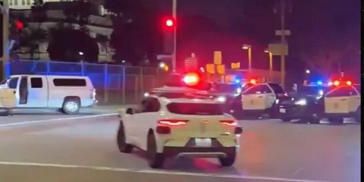 Google’s autonomous robotaxi drives passengers into police standoff