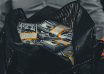 Texas Men in Stolen Truck Take 138K From ATM to Shop at Mall