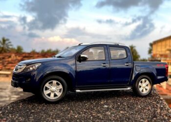 In pics: My 1:18 dealer-spec scale model of the 2015 Isuzu V-cross